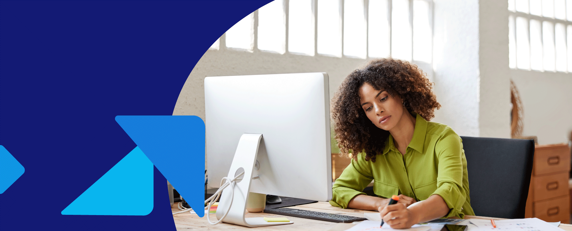 banner_landingpage_personwithlaptop