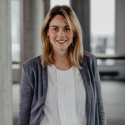 Contact-person-picture-sinah-straesser.jpg